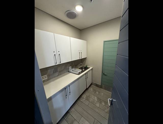 444M² SHOWROOM TO LET IN KRAMERVILLE